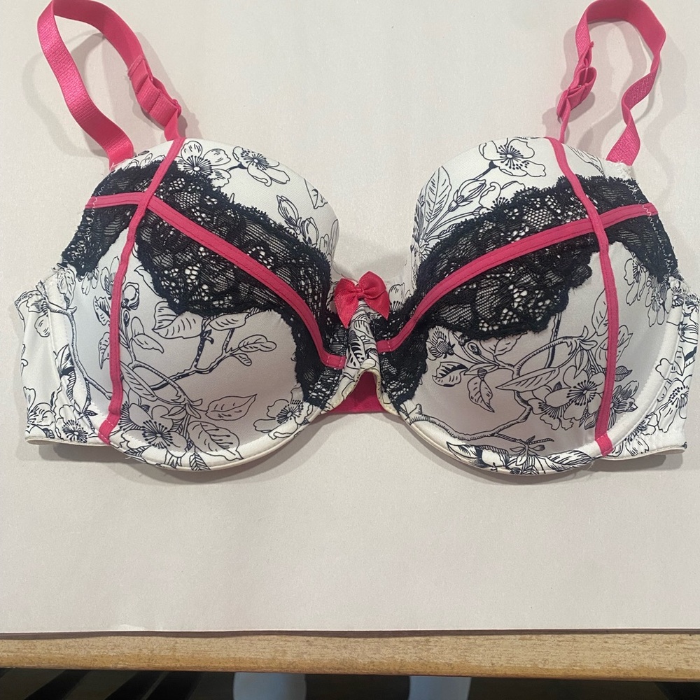 Hunkemoller Bra, Size 34DD, good condition